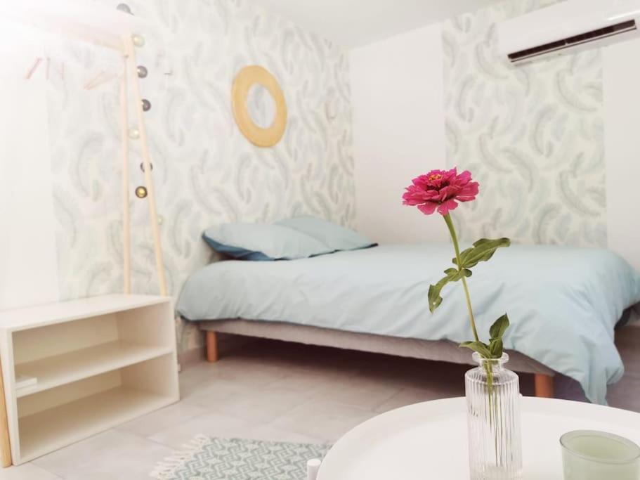 Ferienwohnung Belle Dependance De 30M2 Avec Terrasse Et Jardin Villeneuve-lès-Avignon Exterior foto